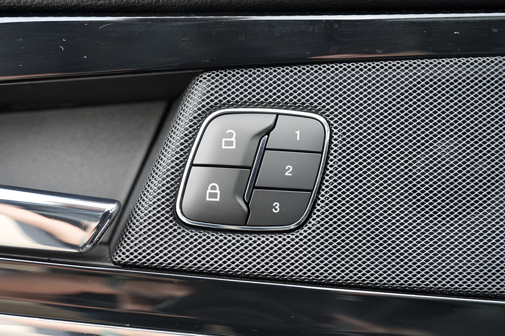 Used 2023 Lincoln Nautilus Reserve AWD/4WD image 25