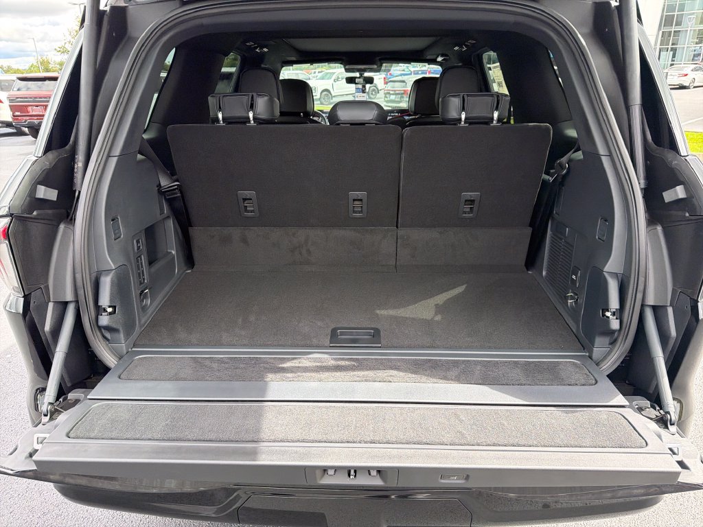 New 2027 Lincoln Navigator Reserve w/ Jet Appearance Package AWD/4WD image 9
