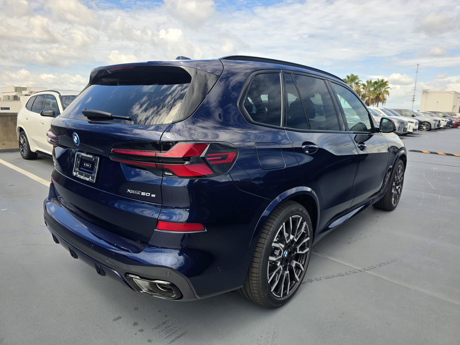 New 2026 BMW X5 xDrive50e w/ M Sport Package AWD/4WD image 23