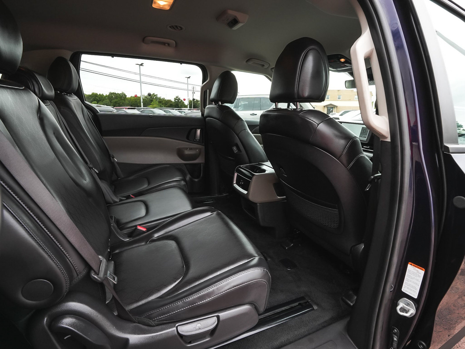 Used 2025 Kia Carnival EX FWD image 43