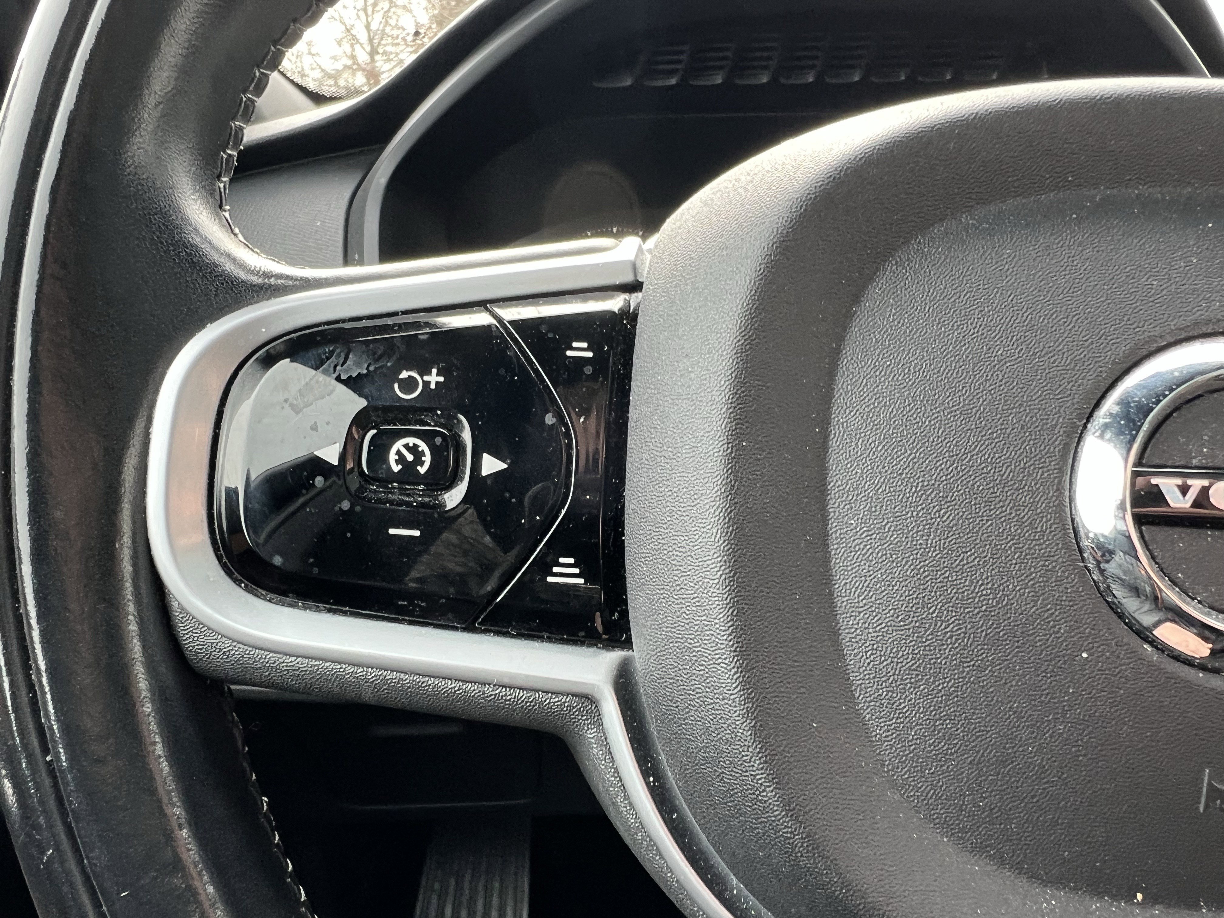 Used 2021 Volvo XC90 T6 Momentum w/ Advanced Package image 19