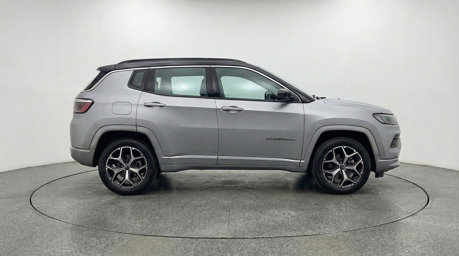 Used 2025 Jeep Compass Limited image 11