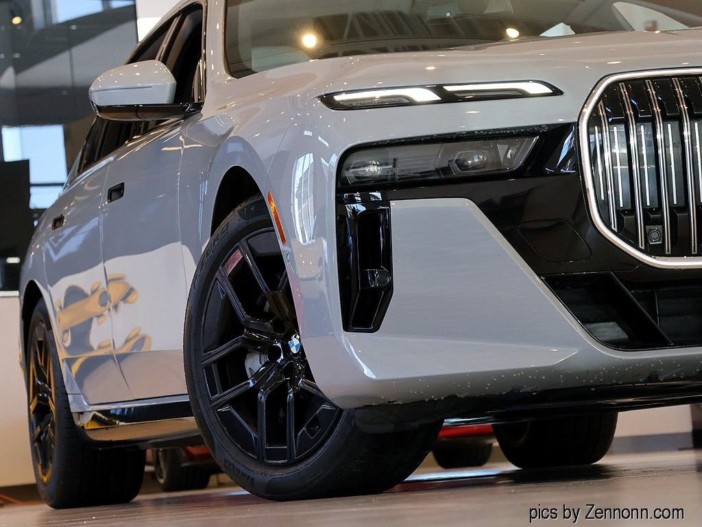 Used 2024 BMW 760i xDrive w/ Premium Package 2 image 12