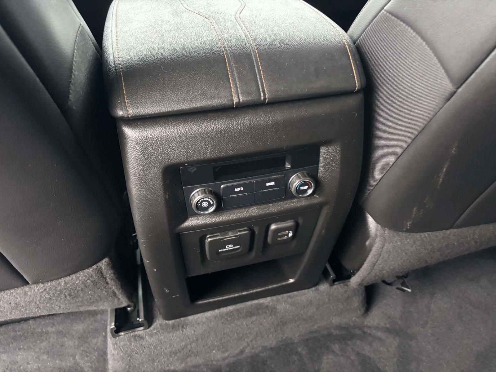 Used 2021 Chevrolet Traverse RS image 35