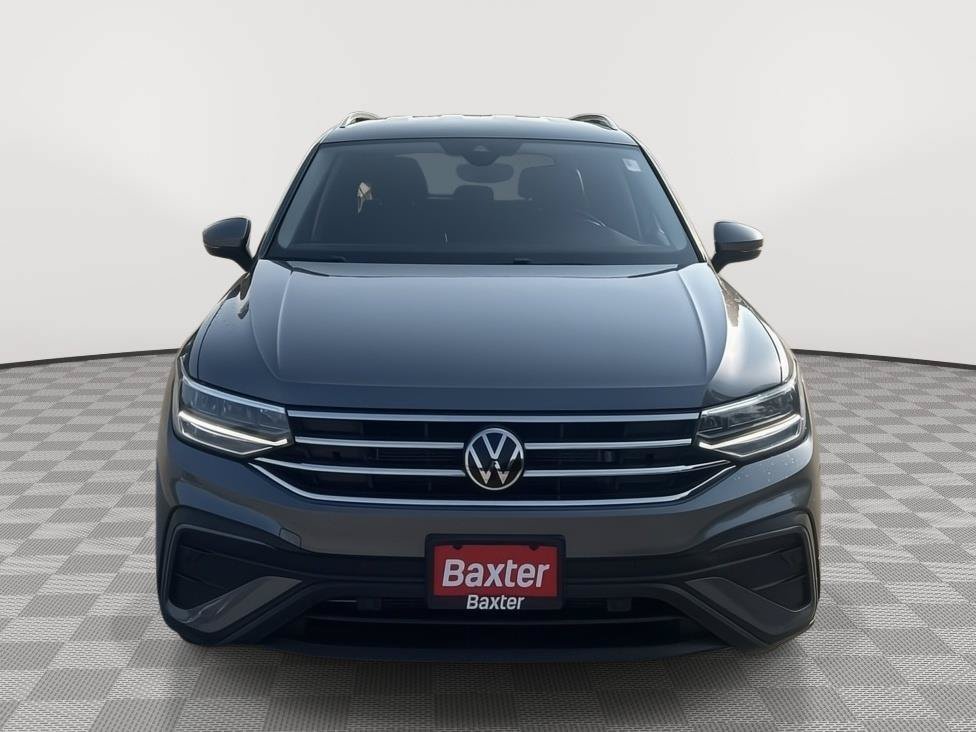 Used 2023 Volkswagen Tiguan SE AWD/4WD image 3