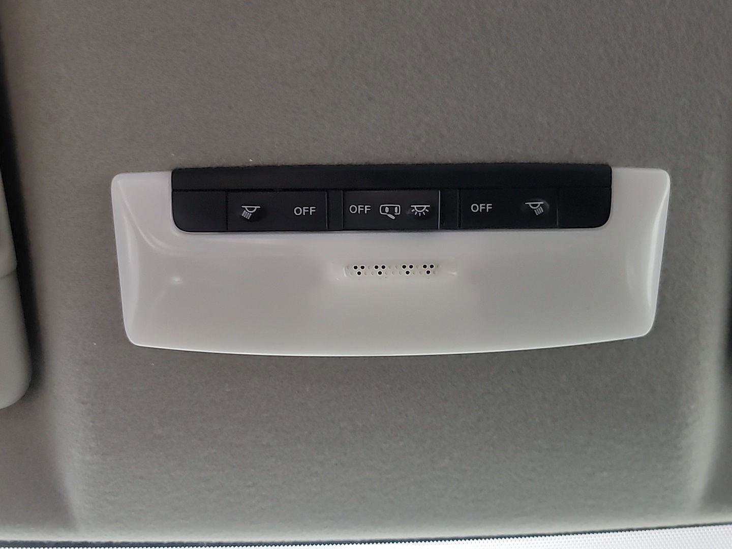 Used 2019 Nissan Kicks SR w/ SR Premium Package image 34