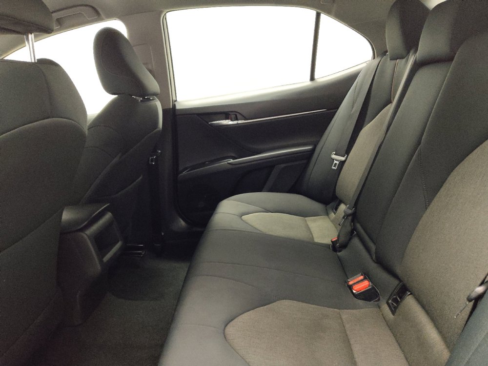 Used 2020 Toyota Camry LE image 18