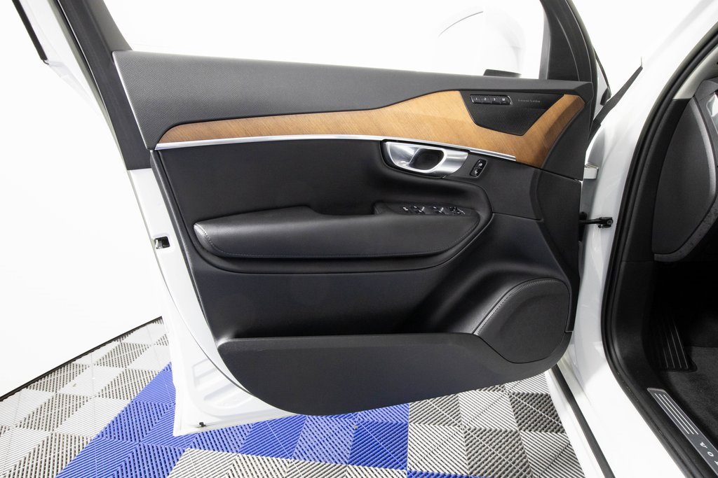 Used 2023 Volvo XC90 B6 Plus w/ Protection Package Premier image 9