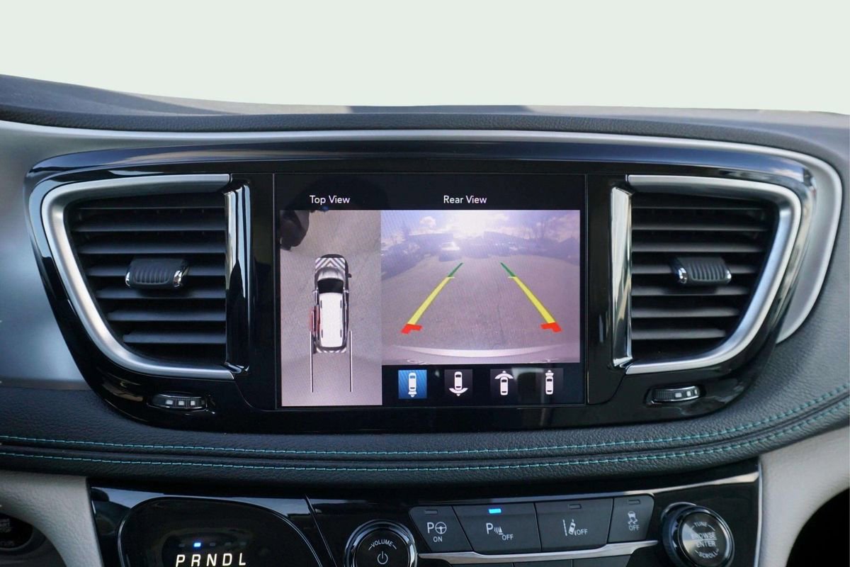 Used 2018 Chrysler Pacifica Limited w/ Advanced Safetytec Group image 29