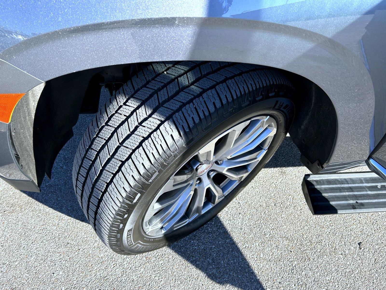 Used 2022 GMC Yukon XL Denali w/ Denali Premium Package image 25