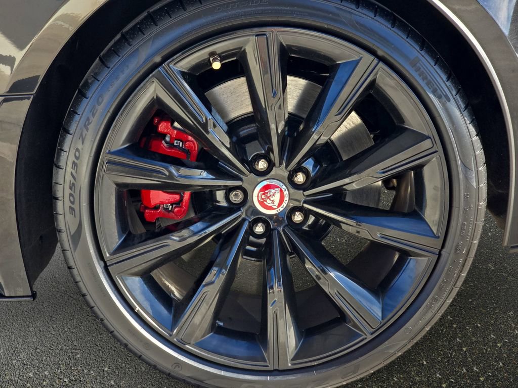 Certified 2022 Jaguar F-TYPE R image 31