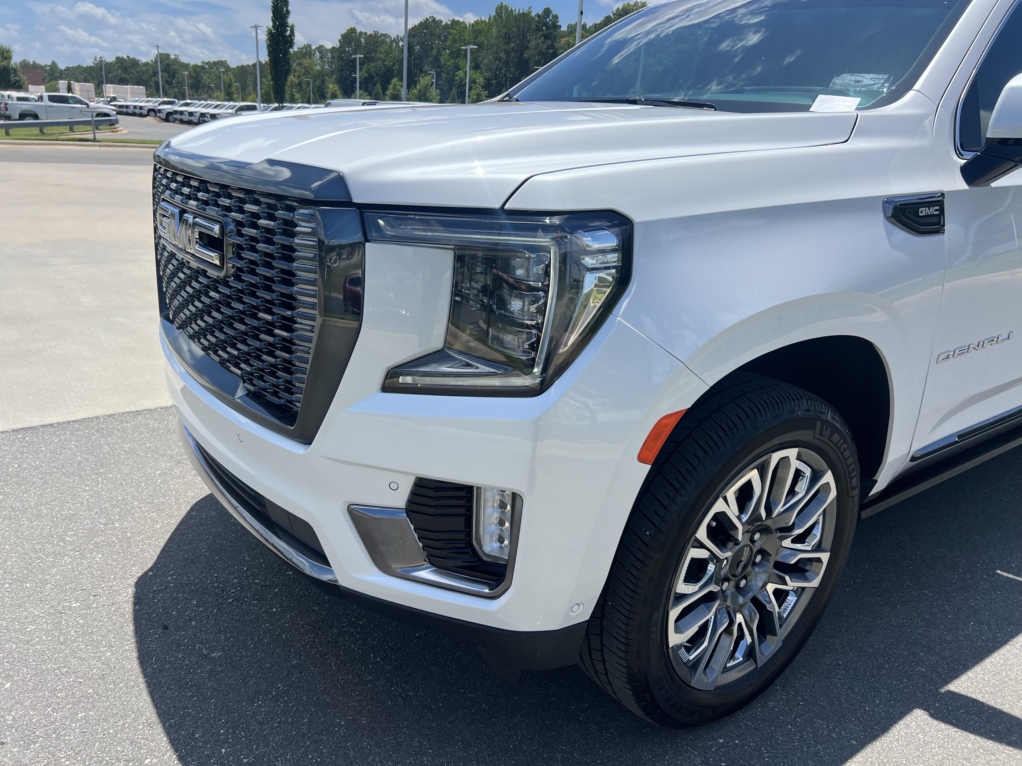 Used 2023 GMC Yukon XL Denali Ultimate AWD/4WD image 11