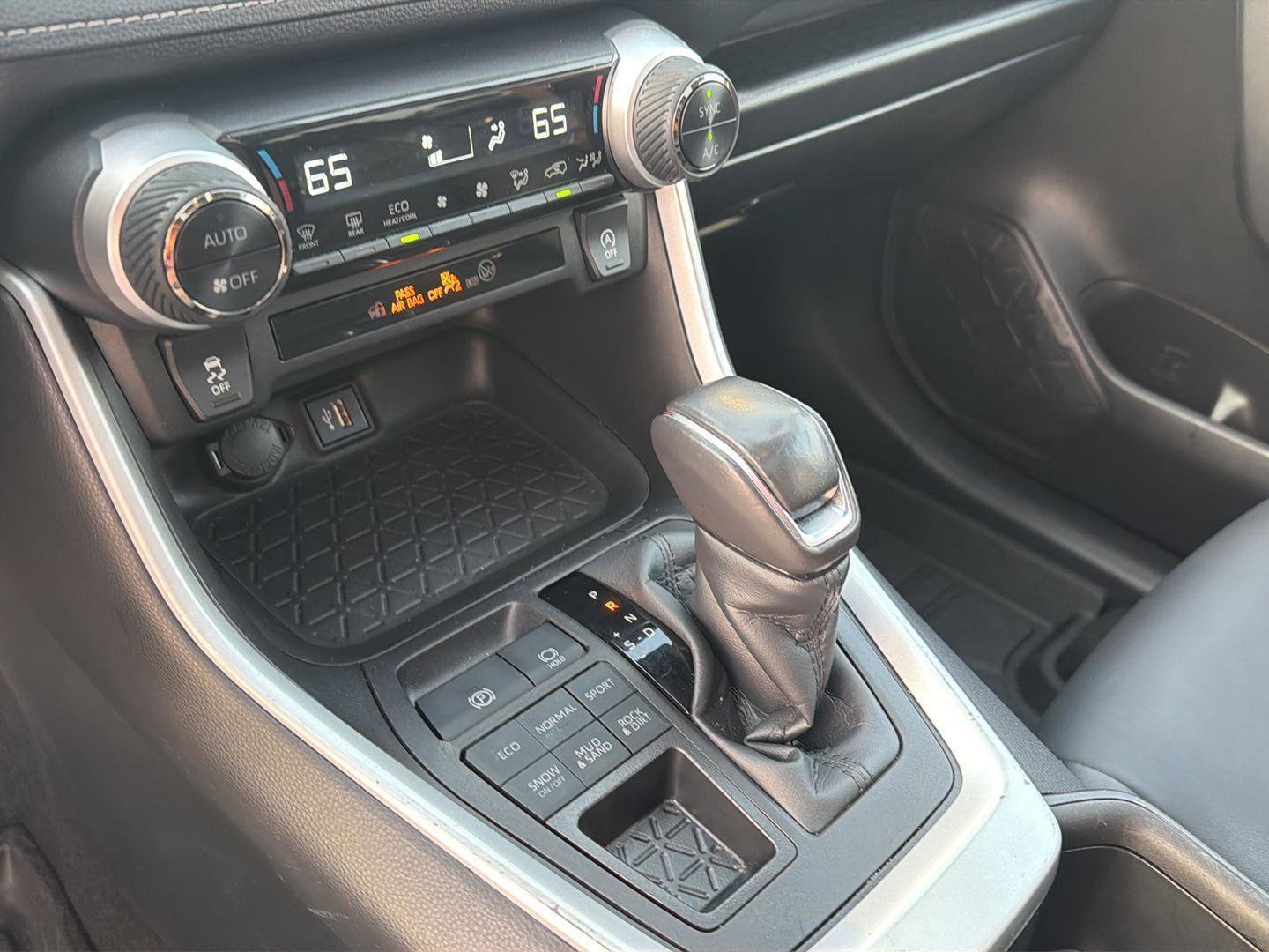 Certified 2024 Toyota RAV4 XLE Premium AWD/4WD image 27