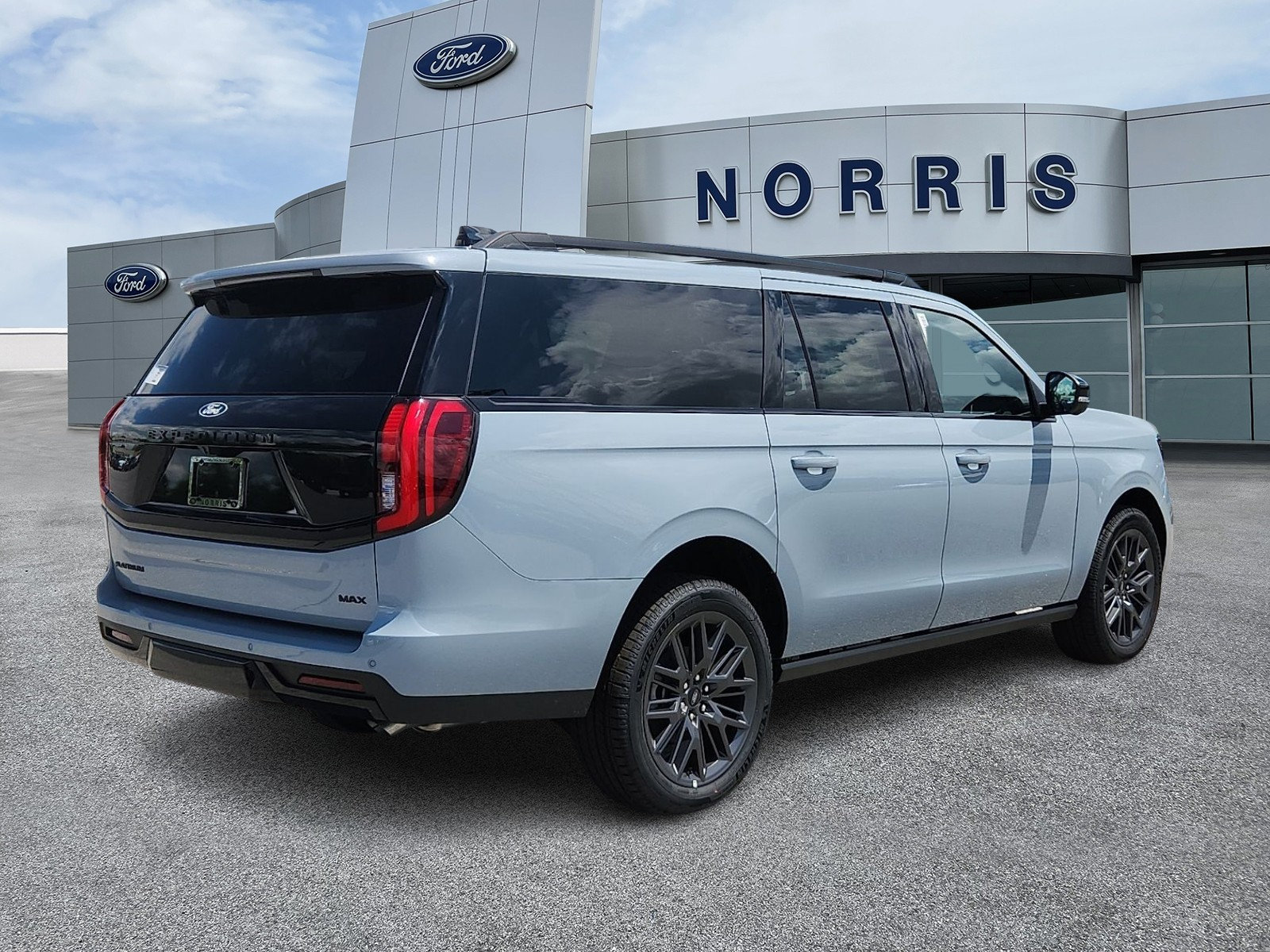 New 2027 Ford Expedition Max Platinum w/ Stealth Appearance Package AWD/4WD image 4