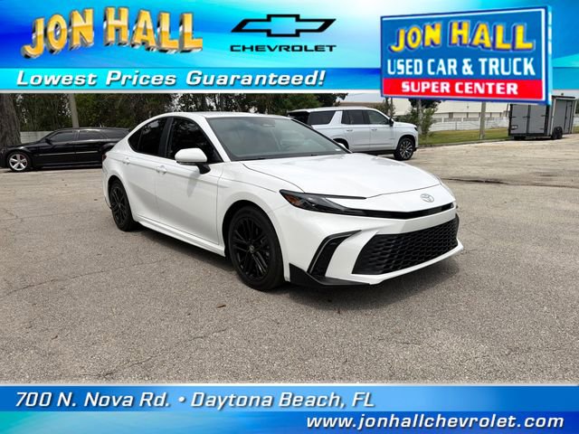 Used 2026 Toyota Camry SE FWD image 1