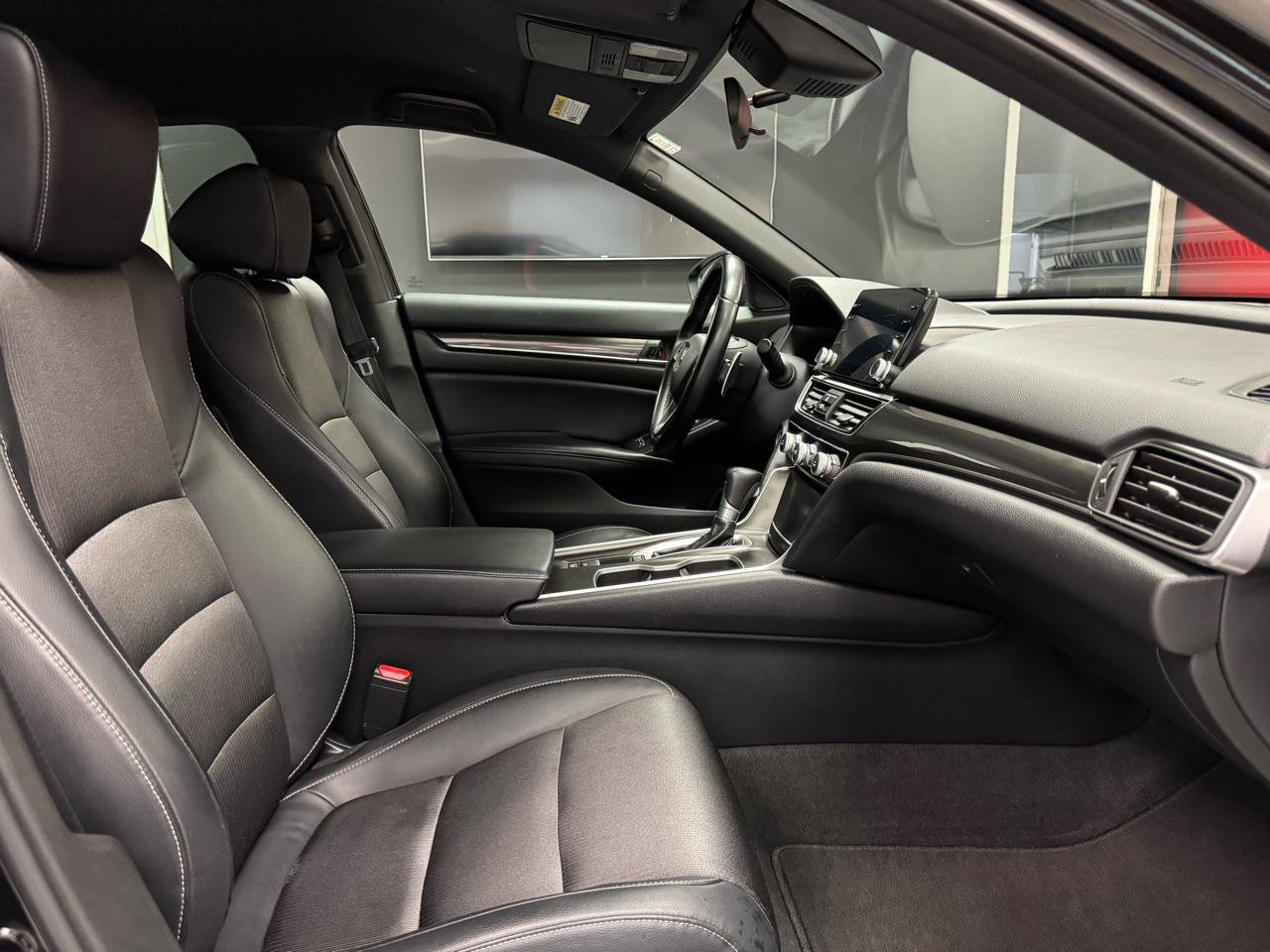 Used 2018 Honda Accord Sport image 30