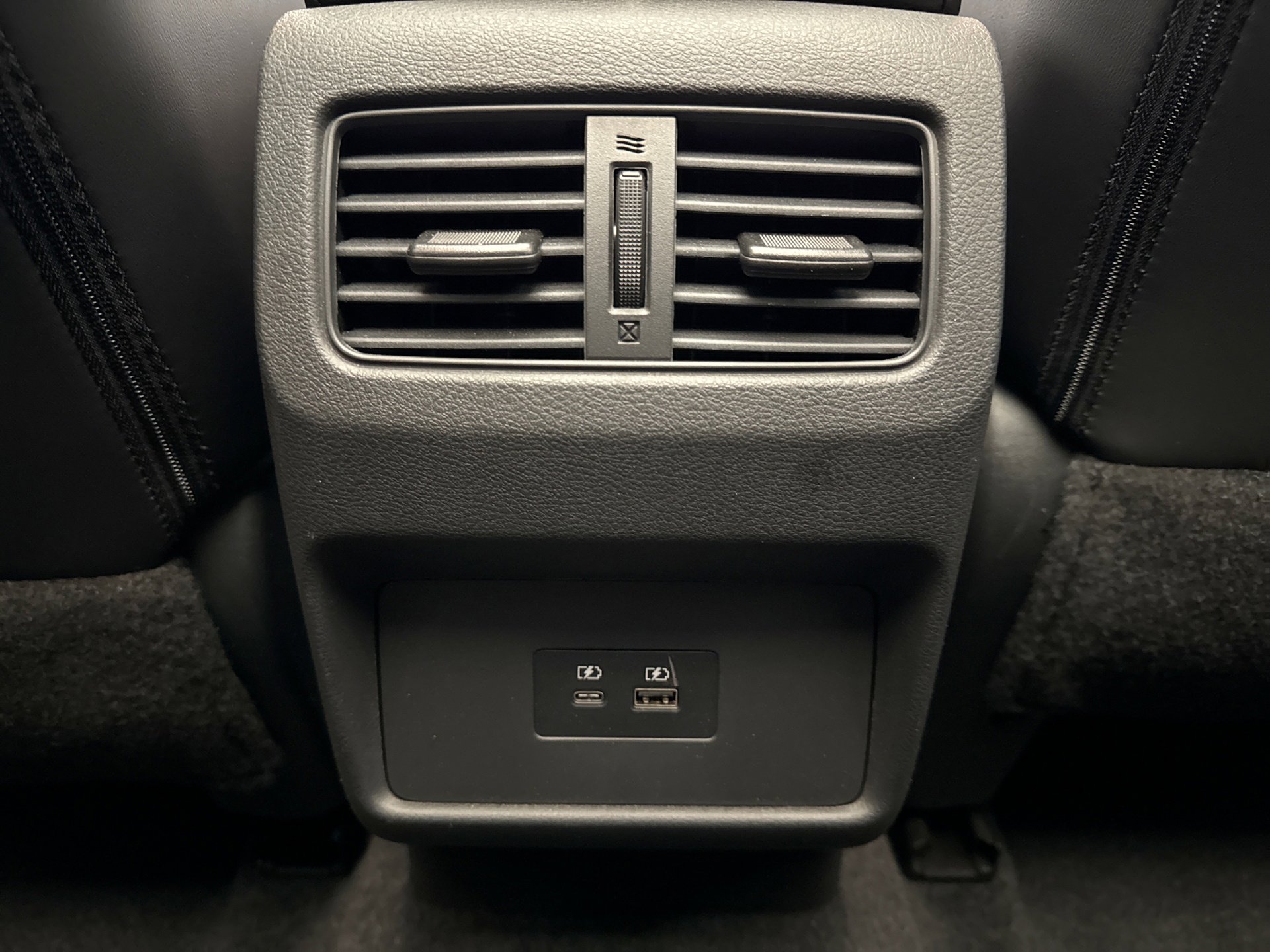 Used 2023 Nissan Rogue SV w/ SV Premium B Package image 19