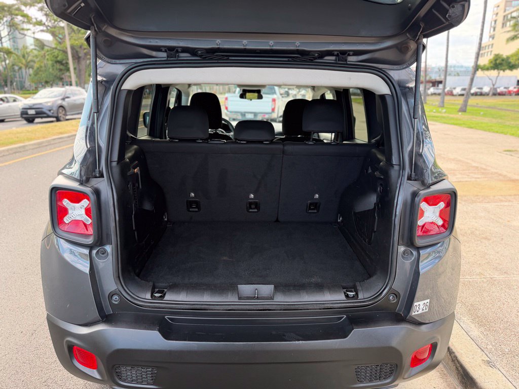 Used 2023 Jeep Renegade Latitude AWD/4WD image 8