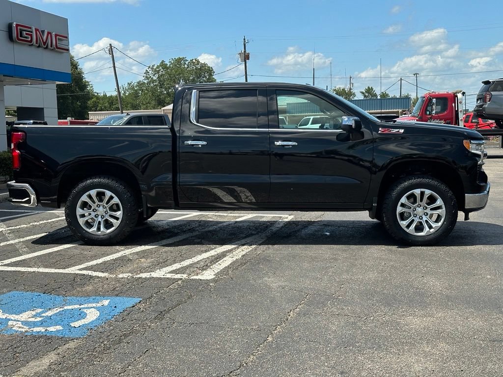 Used 2023 Chevrolet Silverado 1500 LTZ AWD/4WD image 4