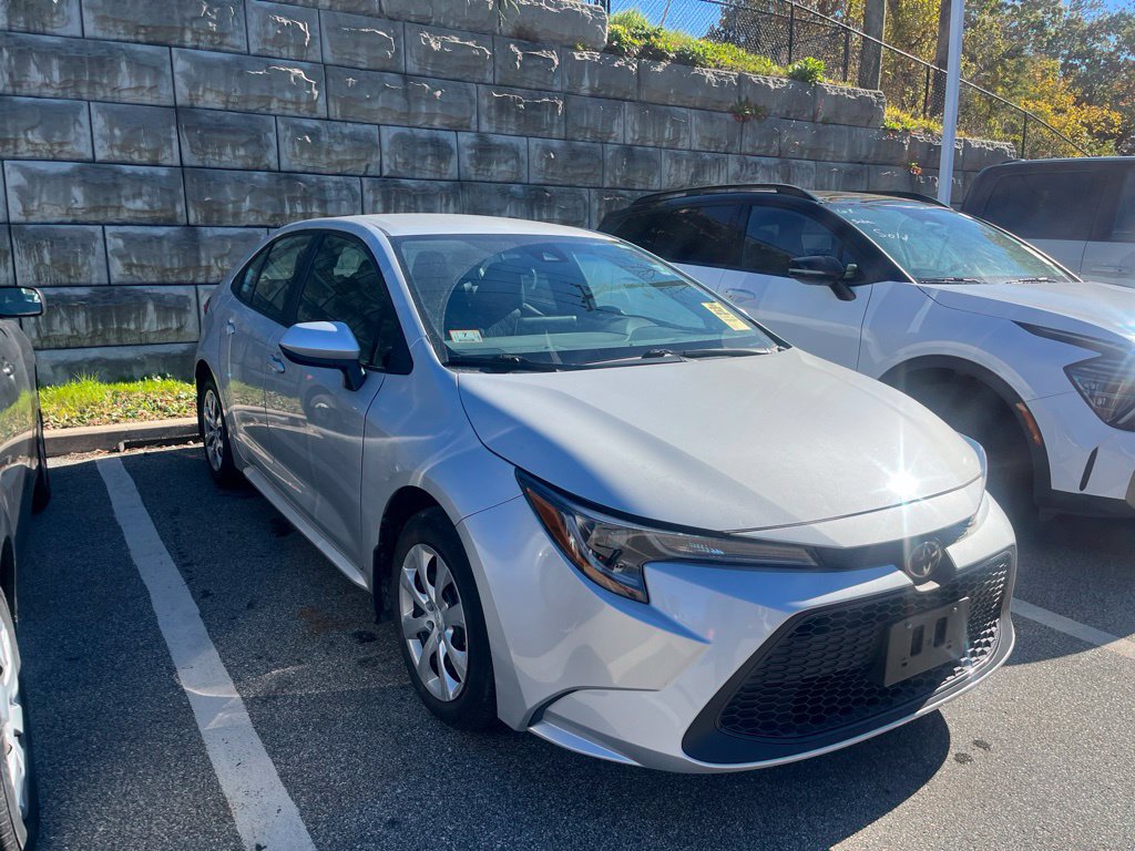 Used 2021 Toyota Corolla LE FWD image 2