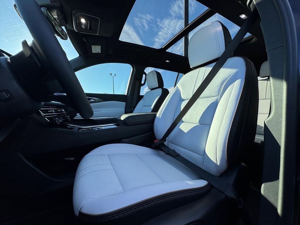 New 2026 Chevrolet Traverse High Country w/ LPO, Floor Liner Package FWD image 15