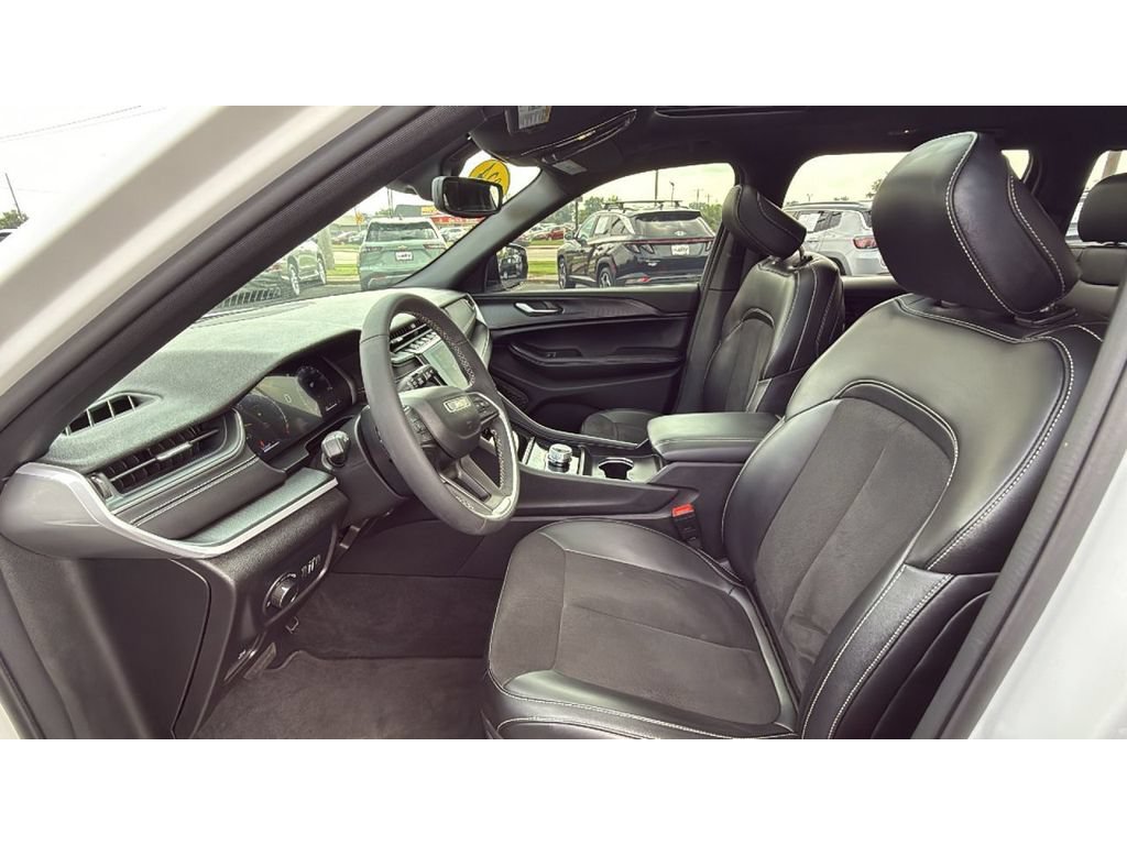 Used 2024 Jeep Grand Cherokee Altitude AWD/4WD image 28