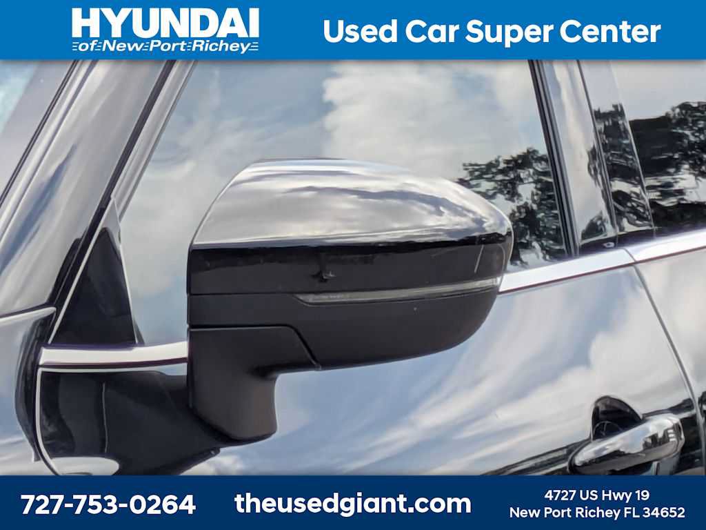 Used 2024 Nissan Pathfinder SV w/ Lighting Package (N92) FWD image 11