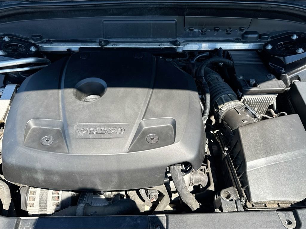 Used 2018 Volvo XC60 T6 Momentum w/ Vision Package AWD/4WD image 31