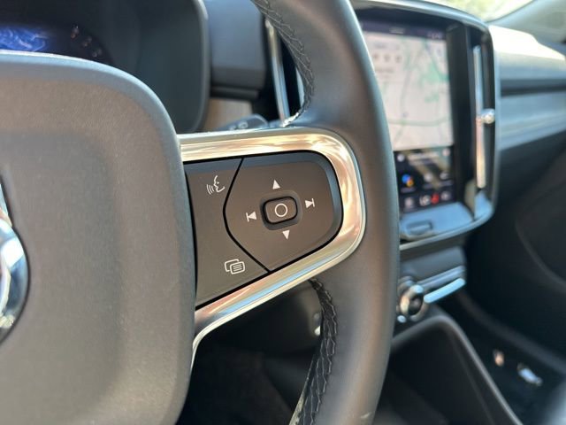 Certified 2025 Volvo XC40 B5 Core image 27