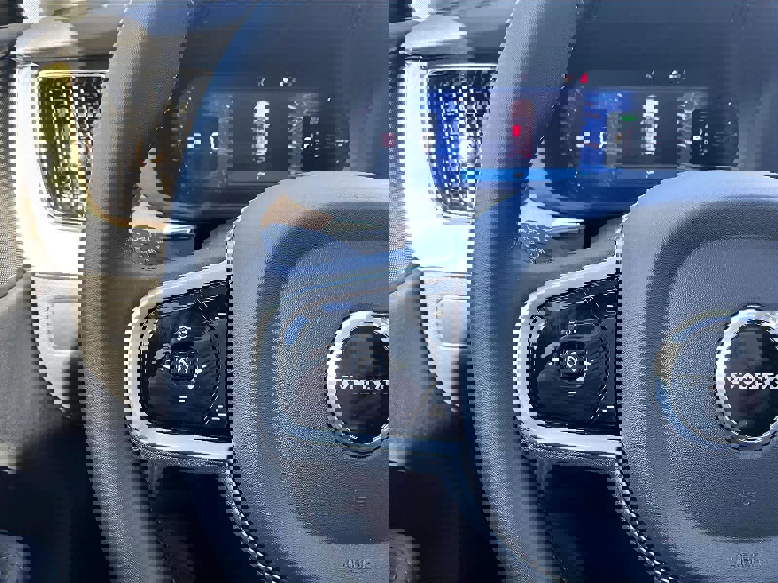 Used 2026 Volvo XC60 T8 Plus w/ Climate Package image 21