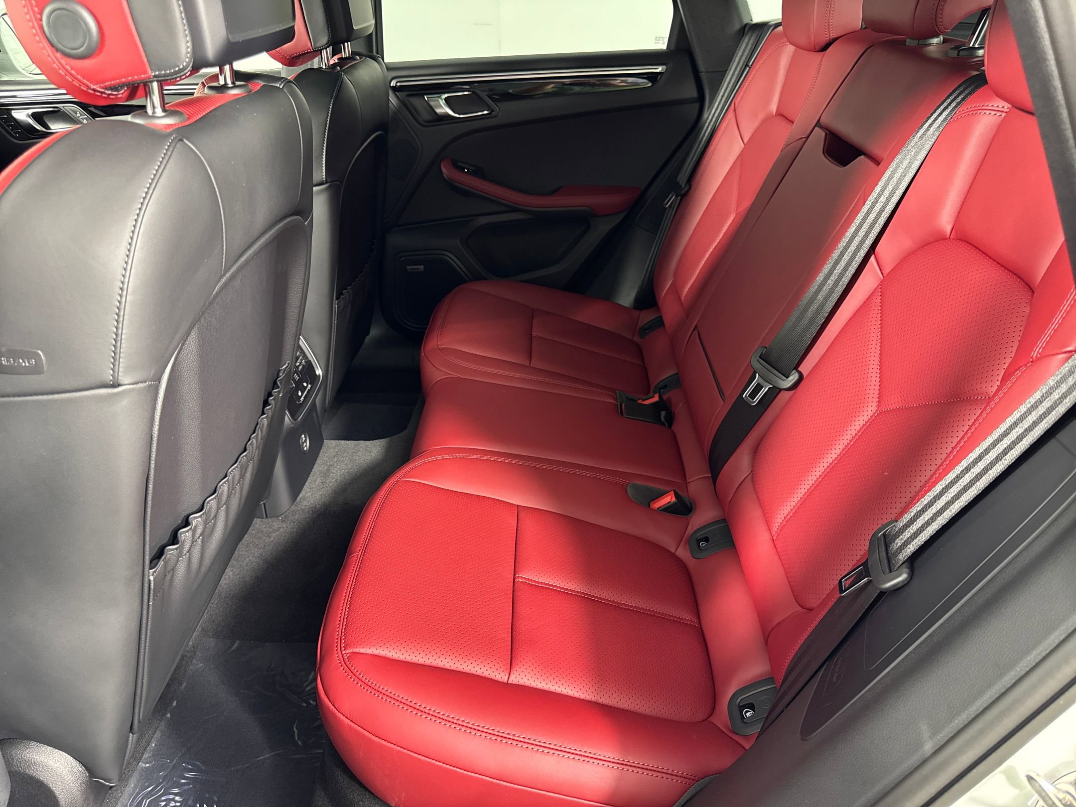 Certified 2026 Porsche Macan image 23