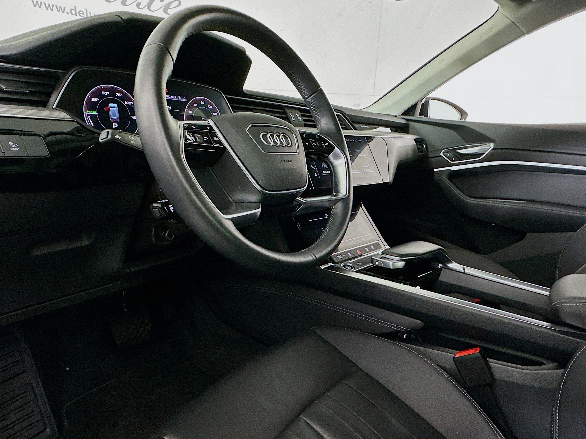 Used 2022 Audi e-tron Premium w/ Convenience Plus Package image 7