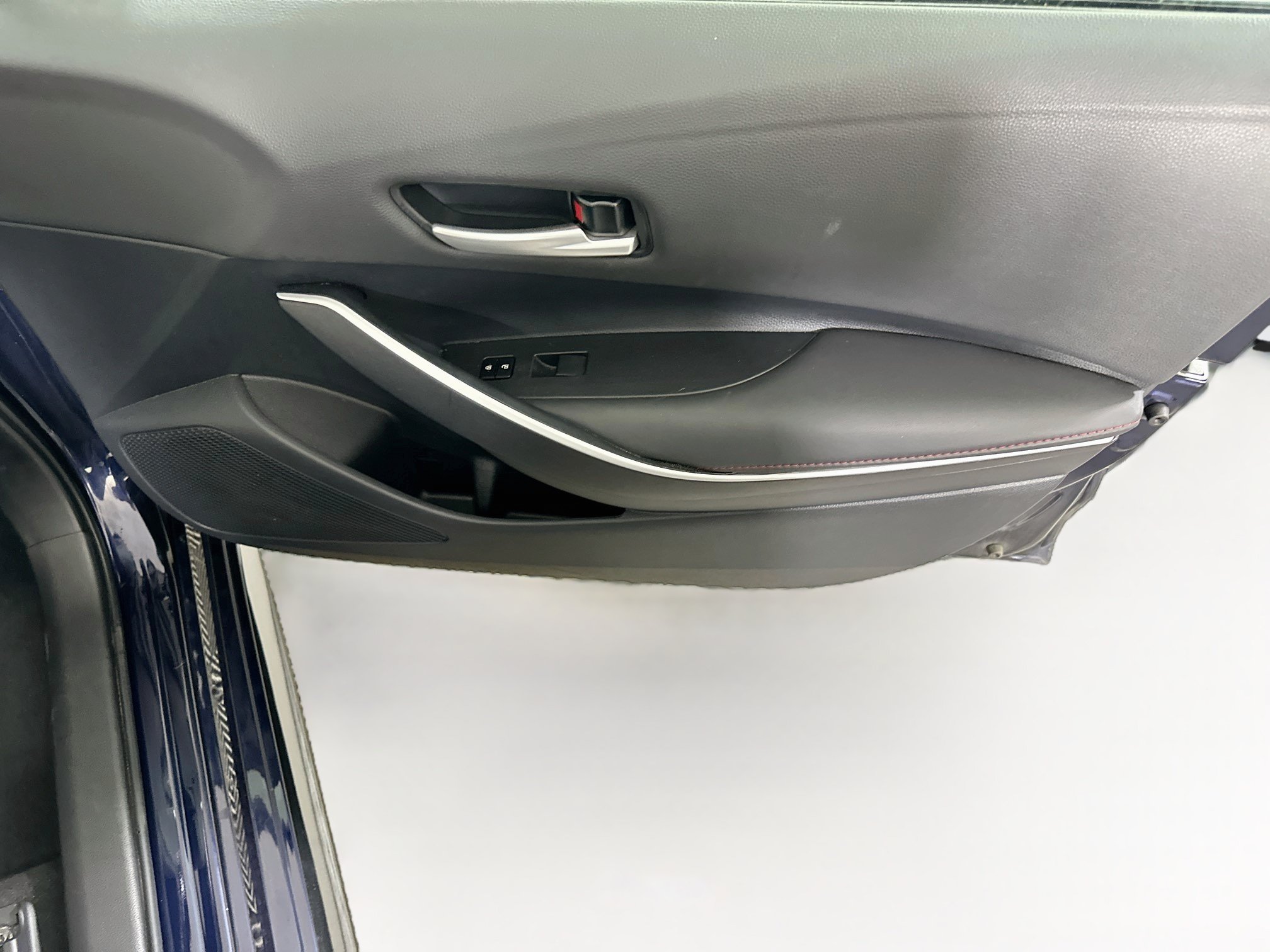 Used 2025 Toyota Corolla SE FWD image 30