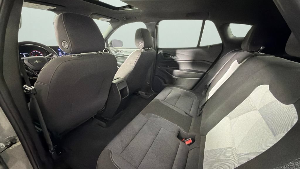 Certified 2024 Chevrolet Trax RS w/ Sunroof Package FWD image 27