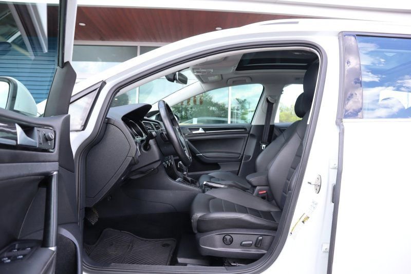 Used 2018 Volkswagen Golf SEL image 9