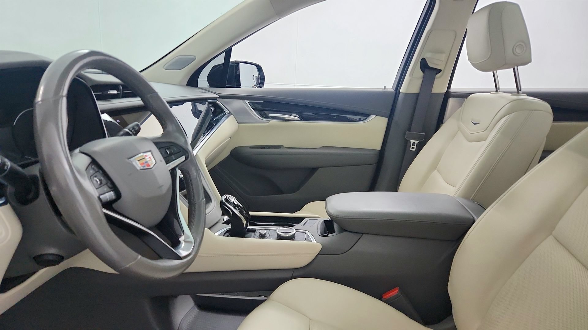 Certified 2023 Cadillac XT6 Premium Luxury w/ LPO, Floor Liner Package AWD/4WD image 17