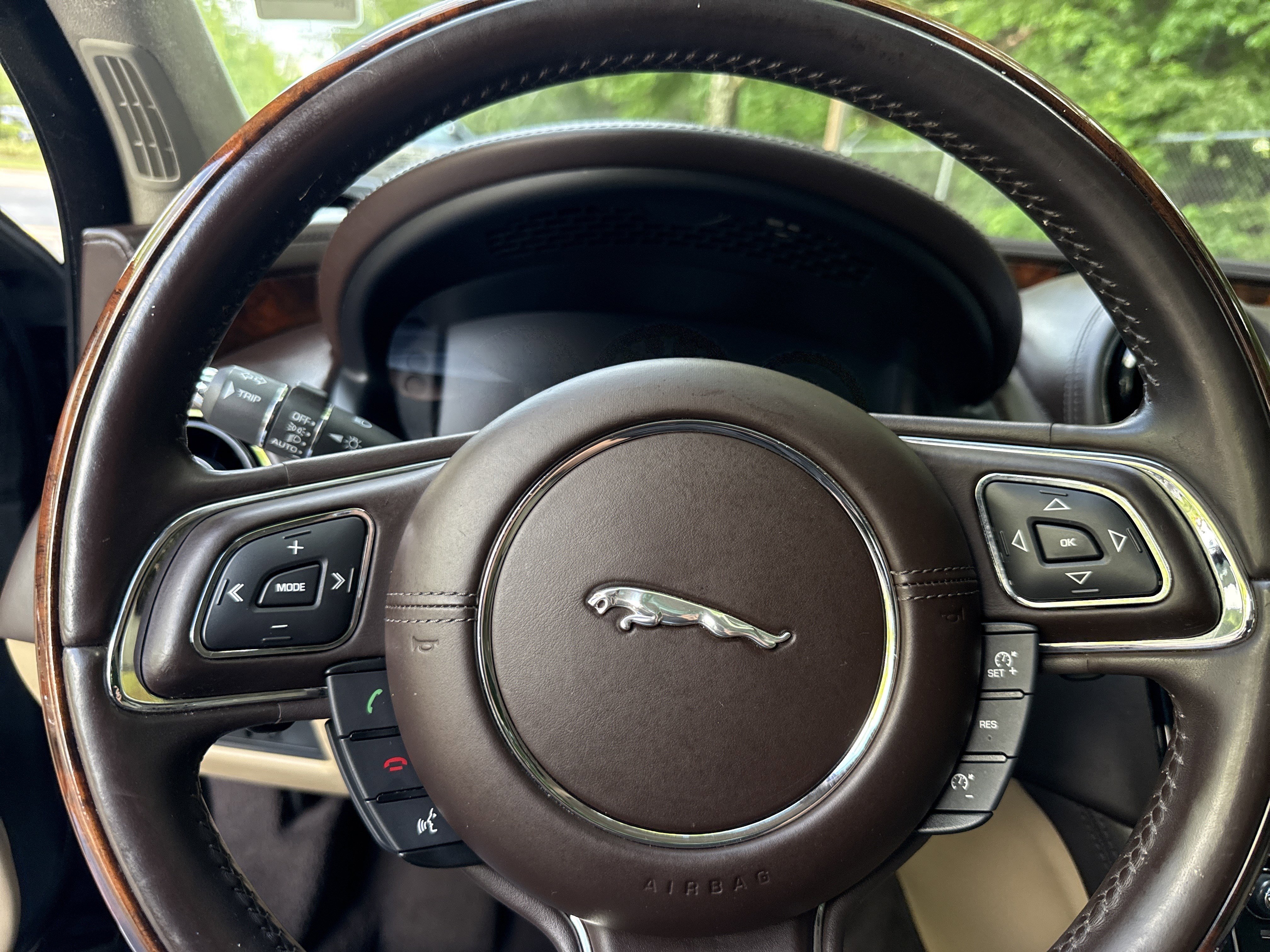 Used 2016 Jaguar XJ L Portfolio AWD/4WD image 23
