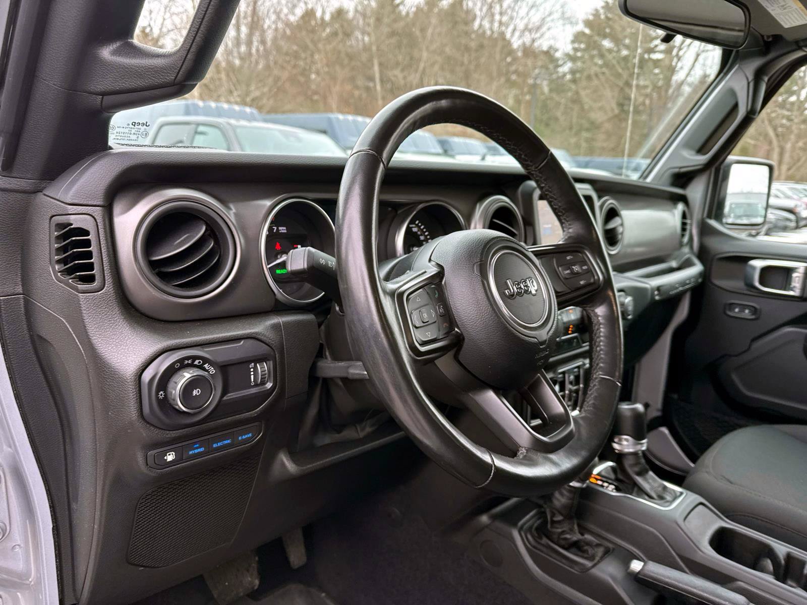 Used 2023 Jeep Wrangler Unlimited w/ Cold Weather Group AWD/4WD image 10