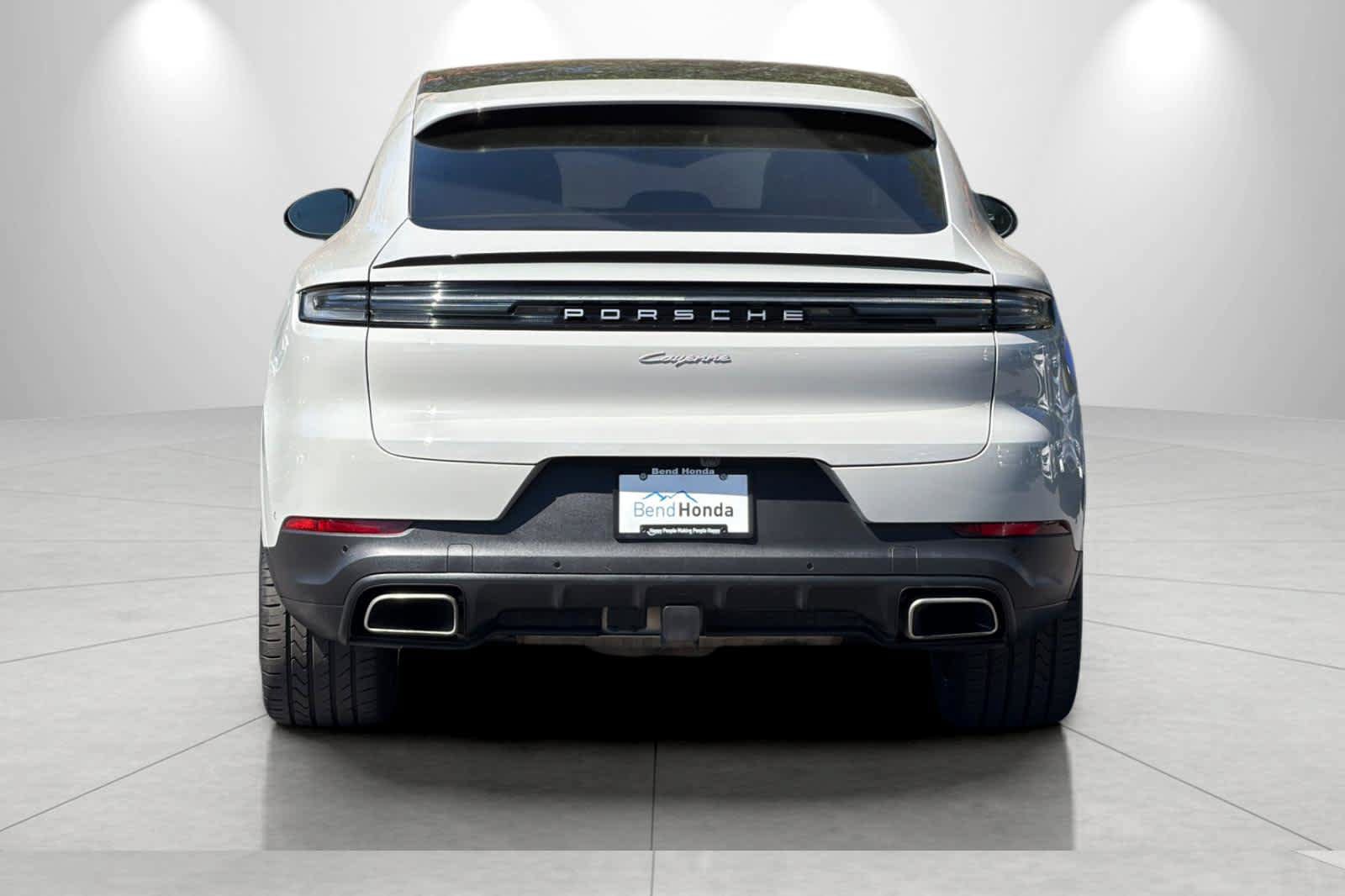 Used 2024 Porsche Cayenne Coupe AWD/4WD image 7