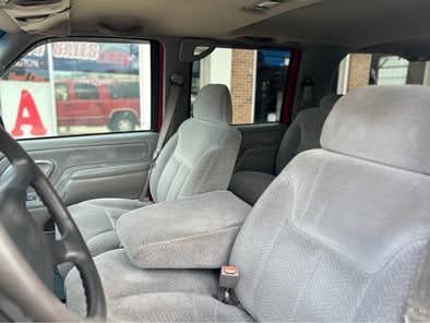 Used 1995 GMC Suburban 2WD image 12