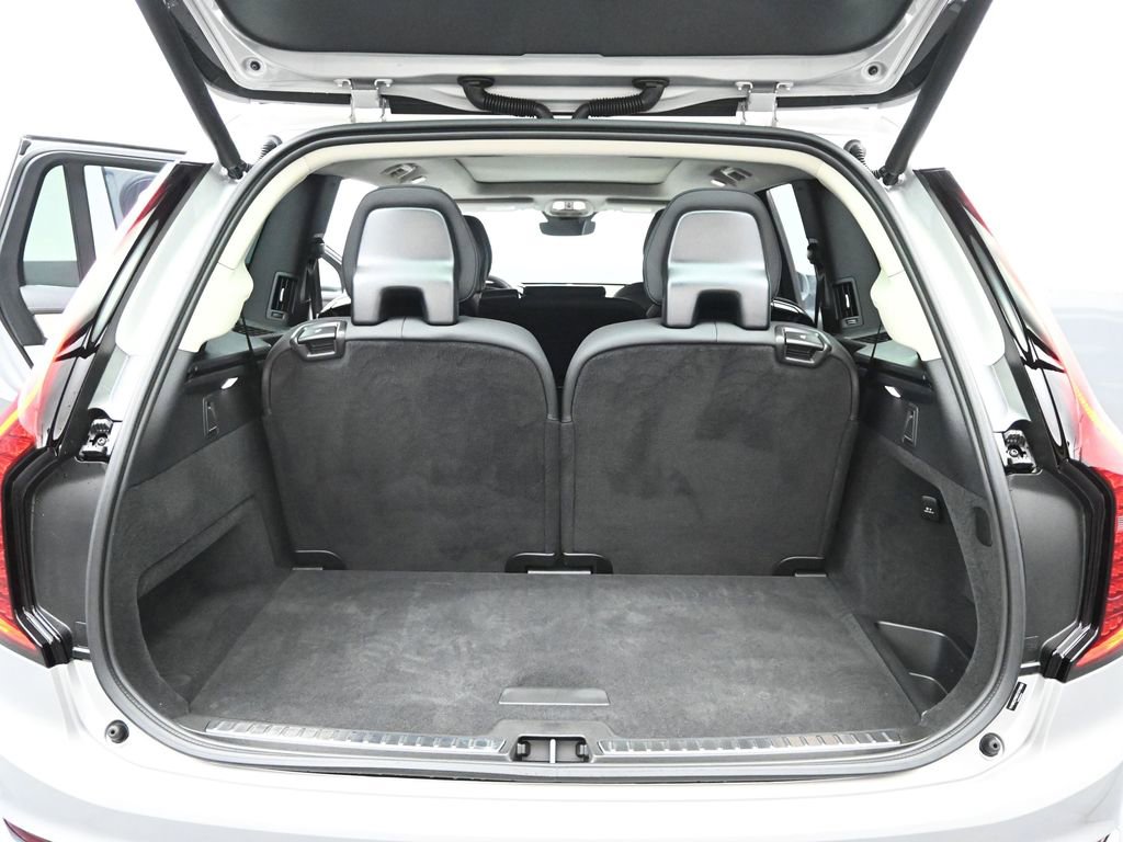Used 2025 Volvo XC90 B6 Plus image 19