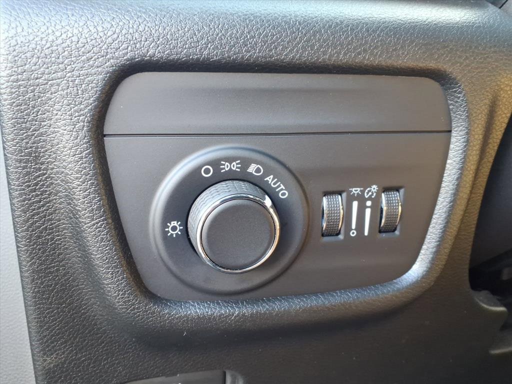 Used 2023 Jeep Grand Cherokee Laredo image 17