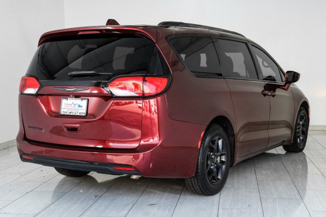 Used 2019 Chrysler Pacifica Touring-L w/ S Appearance Package FWD image 6