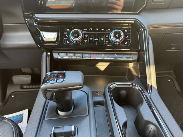 Used 2024 GMC Sierra 1500 AT4 w/ Technology Package AWD/4WD image 11