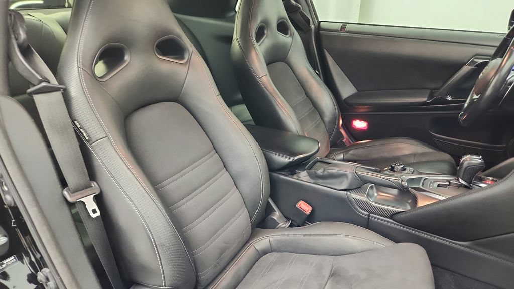 Used 2018 Nissan GT-R Premium AWD/4WD image 41