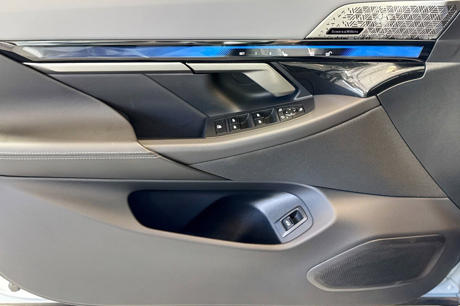 Used 2025 BMW i5 M60 w/ Premium Package image 17