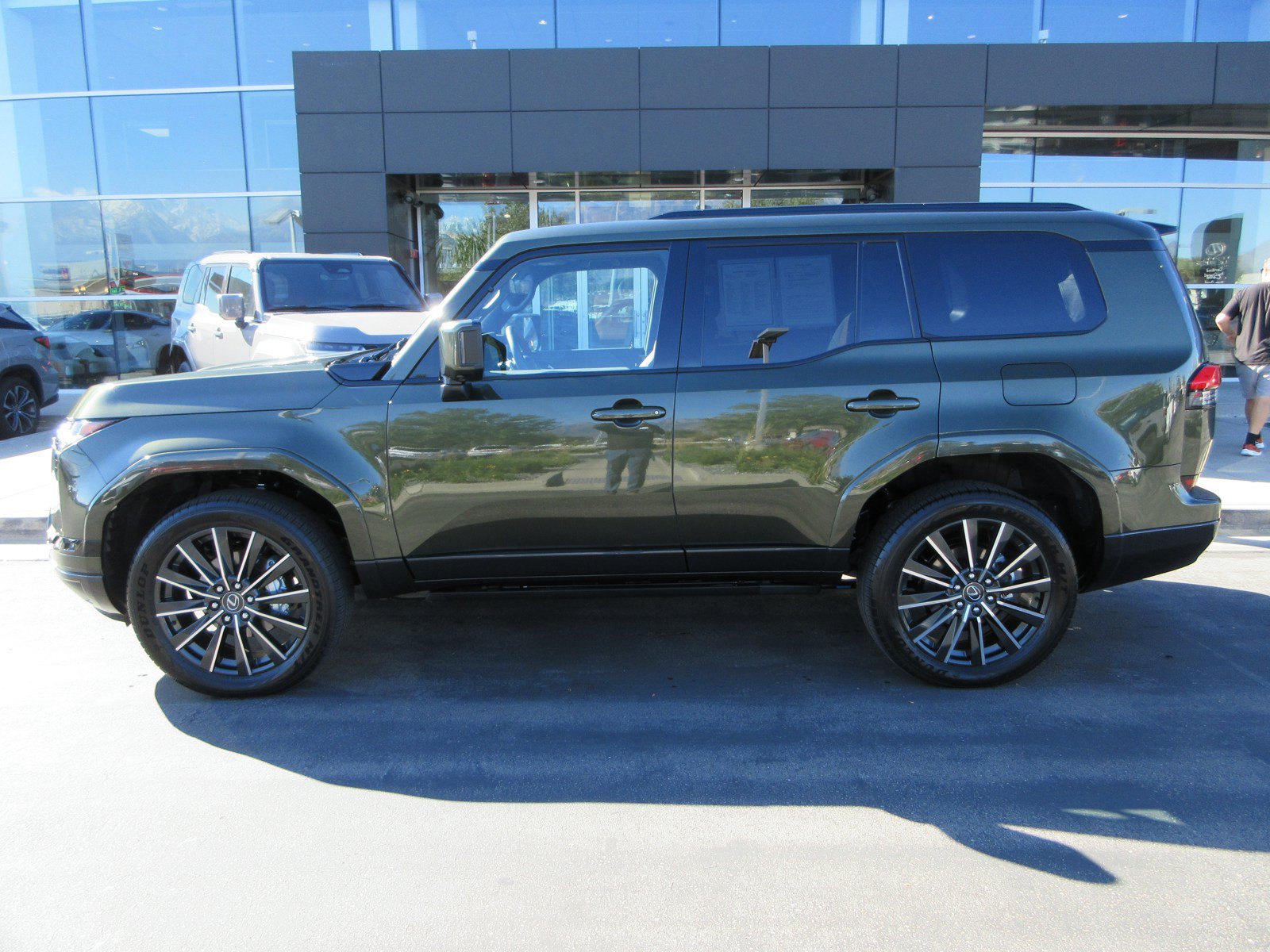 Used 2026 Lexus GX 550 w/ Accessory Package (2T) AWD/4WD image 3