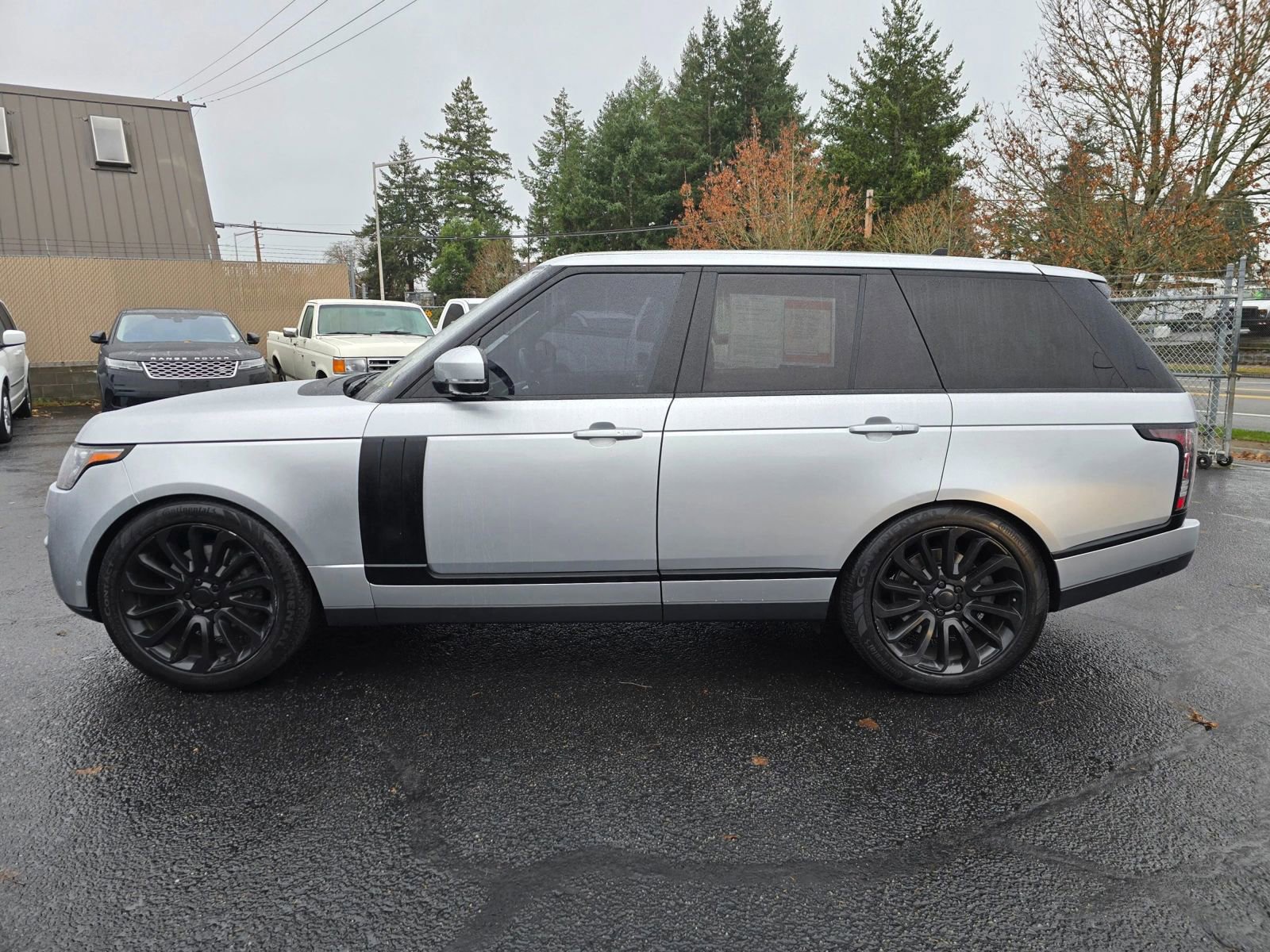 Used 2016 Land Rover Range Rover Supercharged image 2