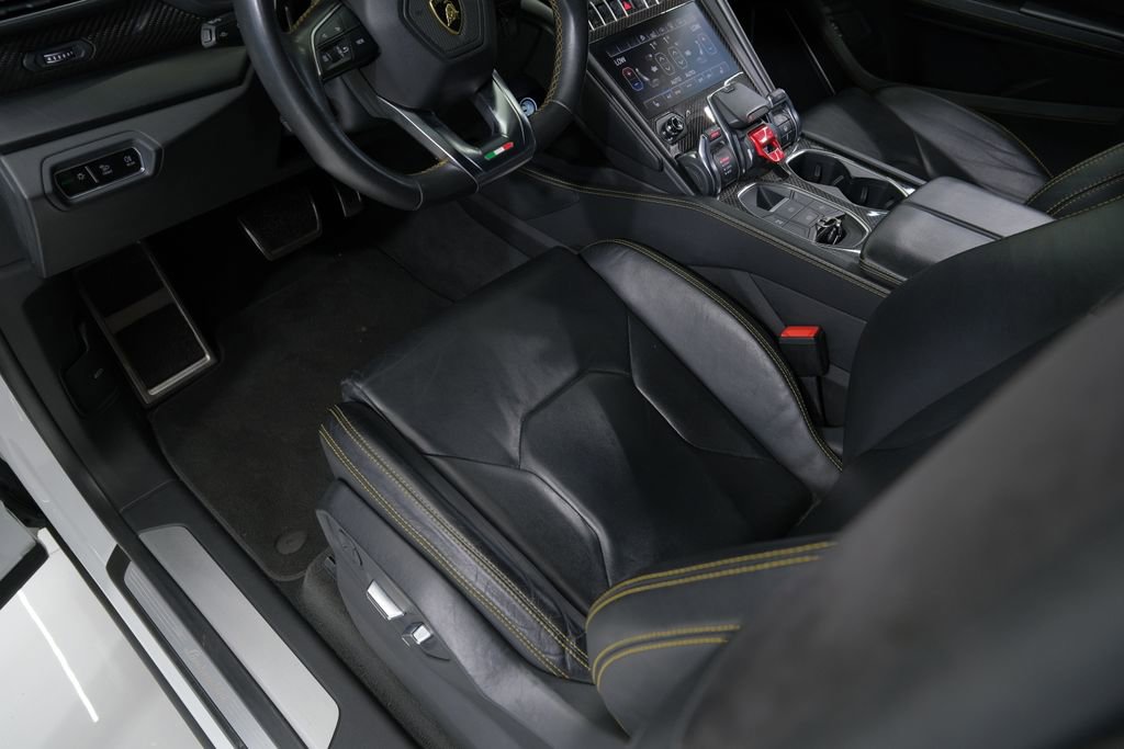 Used 2021 Lamborghini Urus image 24