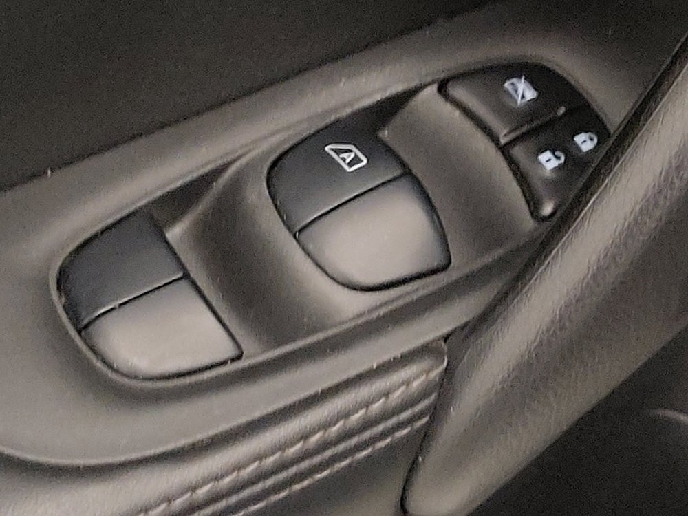 Used 2020 Nissan Rogue Sport S image 27